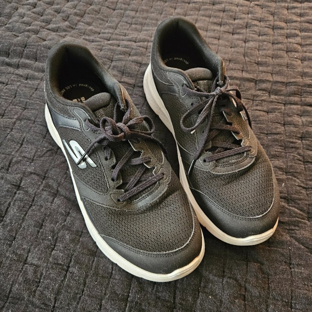 Sketchers Go Walk Mens black sneakers size 10.5